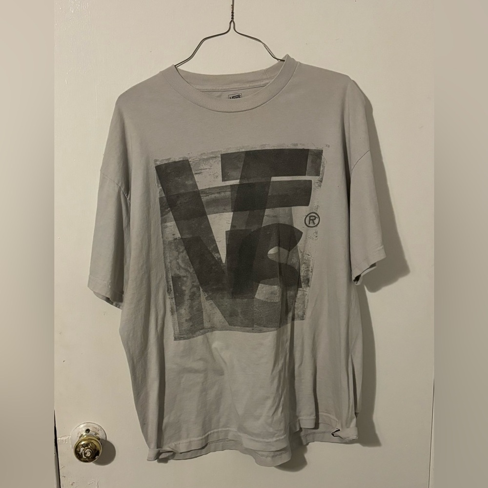 Pre owned Vans t-shirt size XXL in black and white